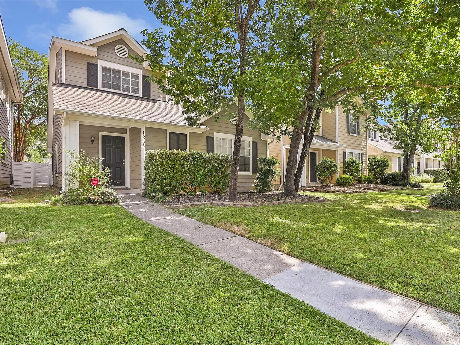 3 bed, 2.5 bath, 1544 sqft, $2,100 — Photo 2