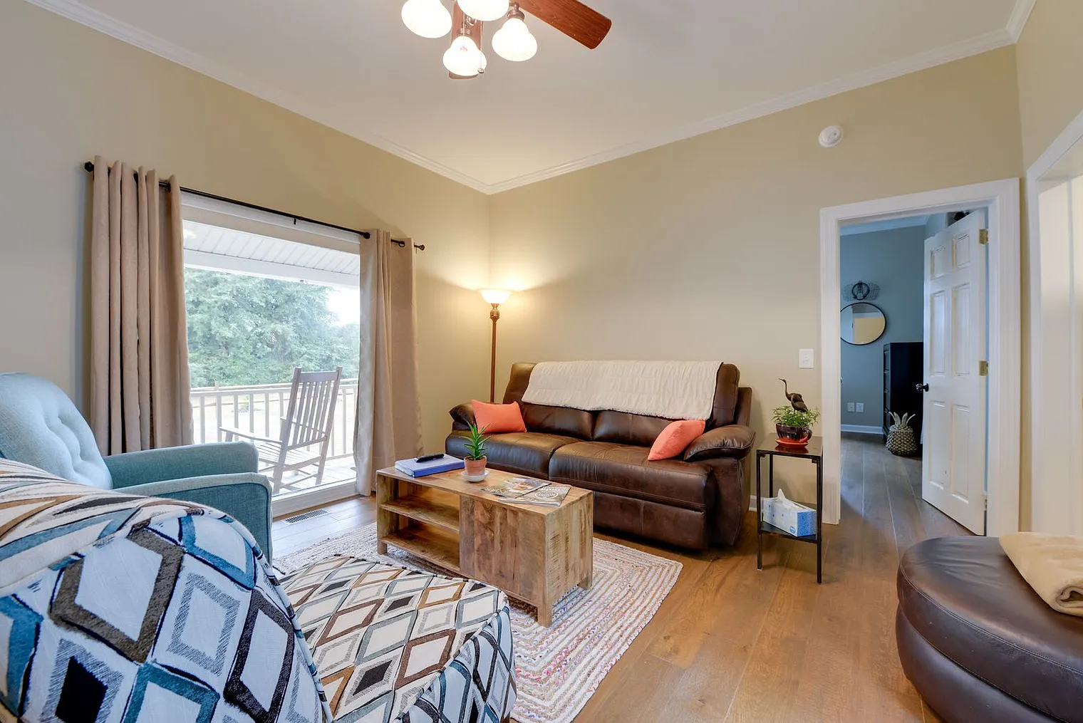 2 bed, 2.0 bath, 893 sqft, $2,715 — Photo 1