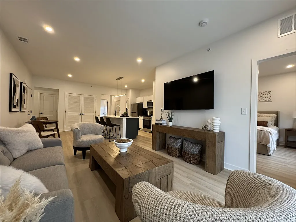 1 bed, 1.0 bath, 1073 sqft, $2,075 — Photo 2
