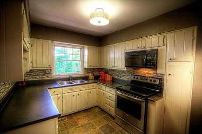 3rd image of 2659 Warwick Cir NE