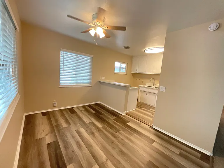 2502 S Rosewood Ave — Photo 5