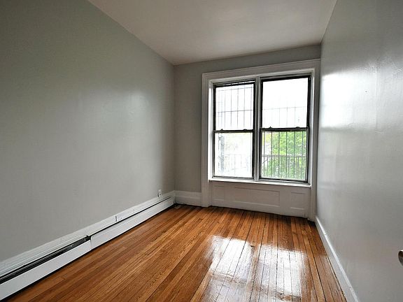 4th image of 1046 Grant Ave