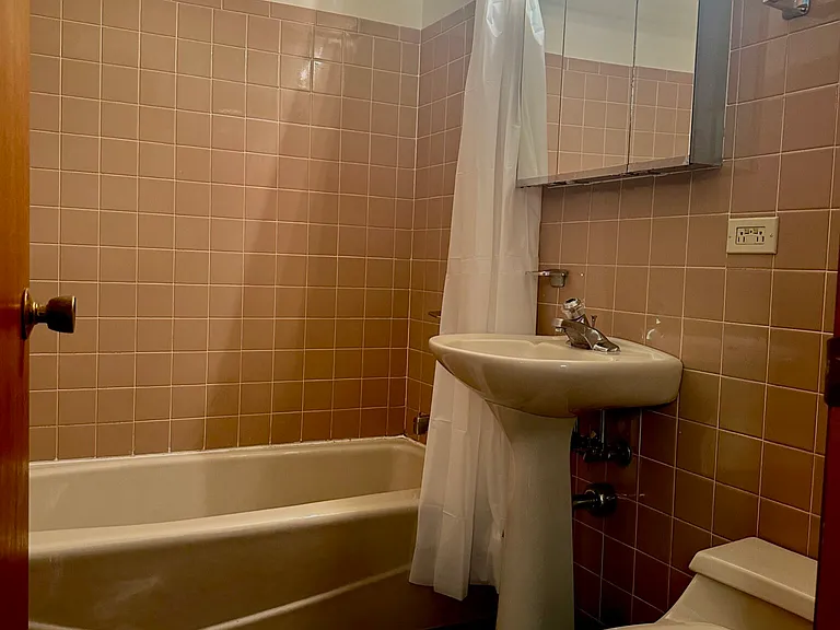 928 W Leland Ave #2 — Photo 10