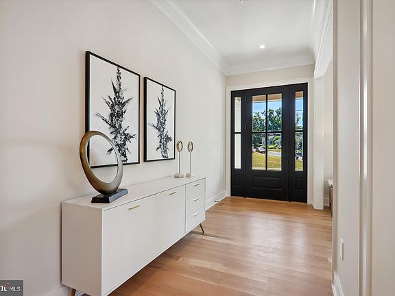 5th image of 10616 Parkwood Dr