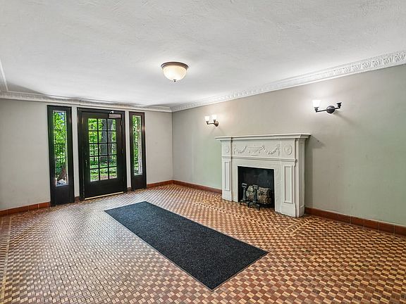 3rd image of 1033 Ontario St APT 2CN