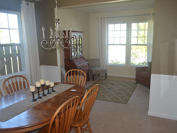 4th image of 1821 Petunia Dr