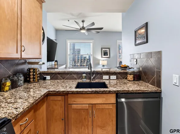 210 S 16th St APT 921, Omaha, NE 68102