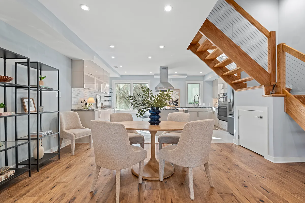 Building Photo - 869 Corinthian Ave #3