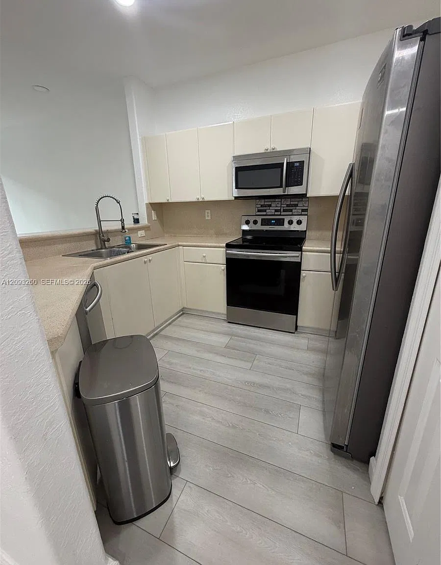 3 bed, 1704 sqft, $2,700 — Photo 4