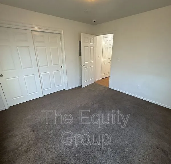 2931 N Crowe St — Photo 11