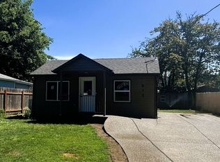 818 NE Johnson St, Myrtle Creek, OR 97457