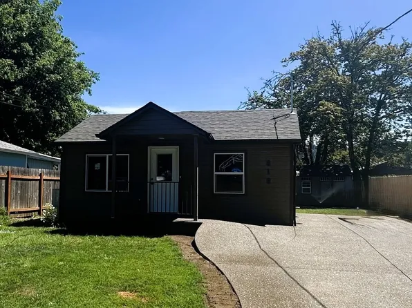 818 NE Johnson St, Myrtle Creek, OR 97457