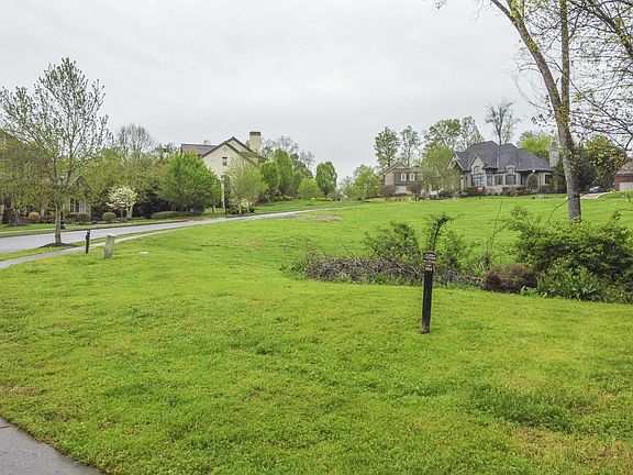 2nd image of 814 Hammock Ln #101