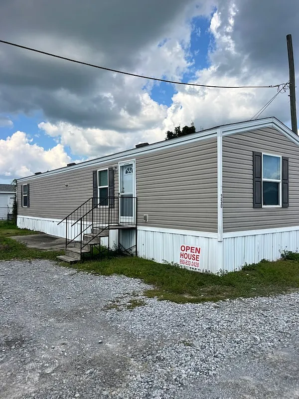 2 bed, 840 sqft, $1,250 — Photo 1