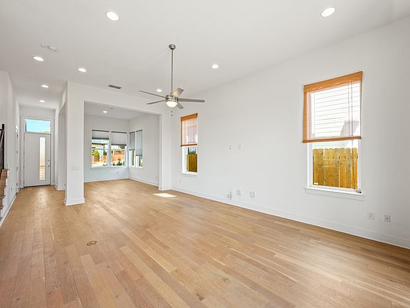 5th image of 5805 Toscana Ave
