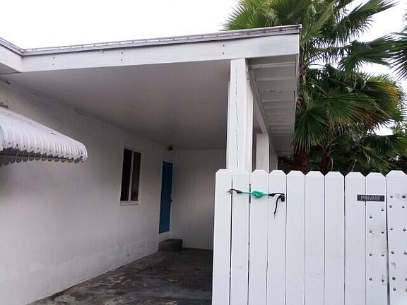 4th image of 1612 Laird St