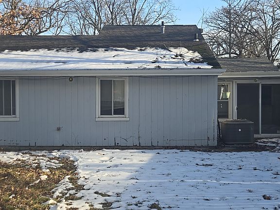 5th image of 344 Oakwood St