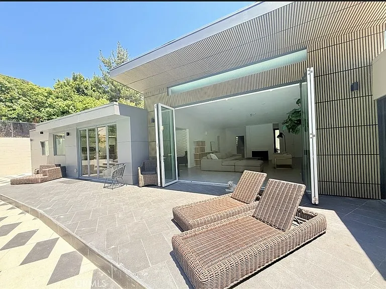 1801 Roscomare Rd — Photo 37