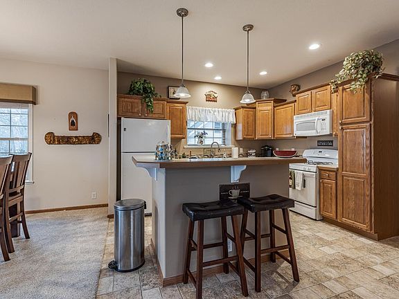 4th image of 17217 Stevens Forest Lake St