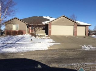 7412 S Valencia Dr, Sioux Falls, SD 57108