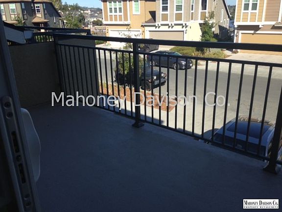 5th image of 517 Jade St