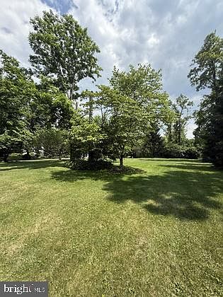 3rd image of 14 Woodcrest Dr