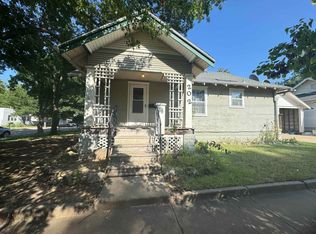 202 Park St, Winfield, KS 67156