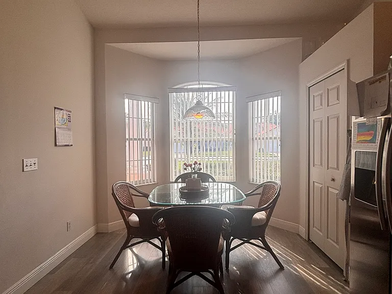 399 Renaissance Ave — Photo 11