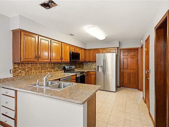 4th image of 303 Koel Ct