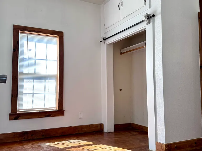 311 N Division St — Photo 12