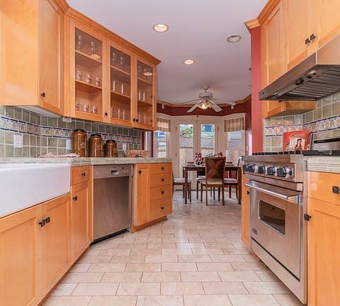 5th image of 319 Eliot Ln