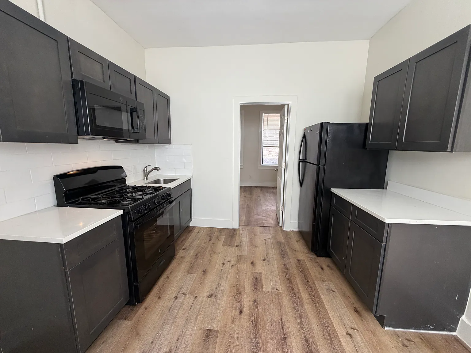 1 bed, 550 sqft, $1,900 — Photo 1