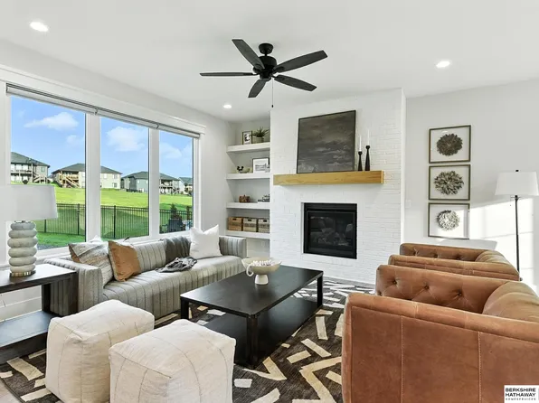 2525 N 187th Cir, Elkhorn, NE 68022