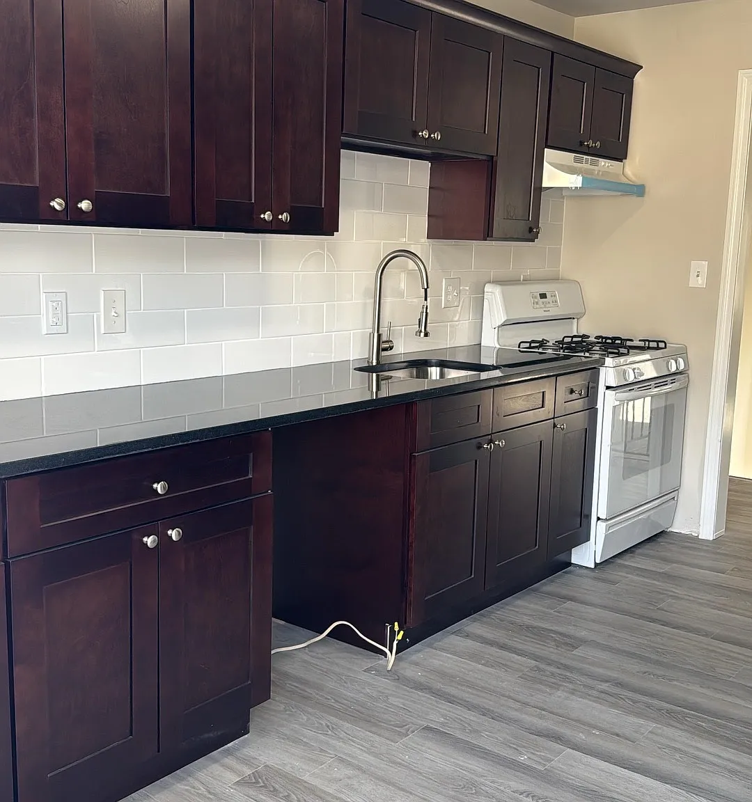 4 bed, 2.5 bath, 2500 sqft, $4,800 — Photo 1