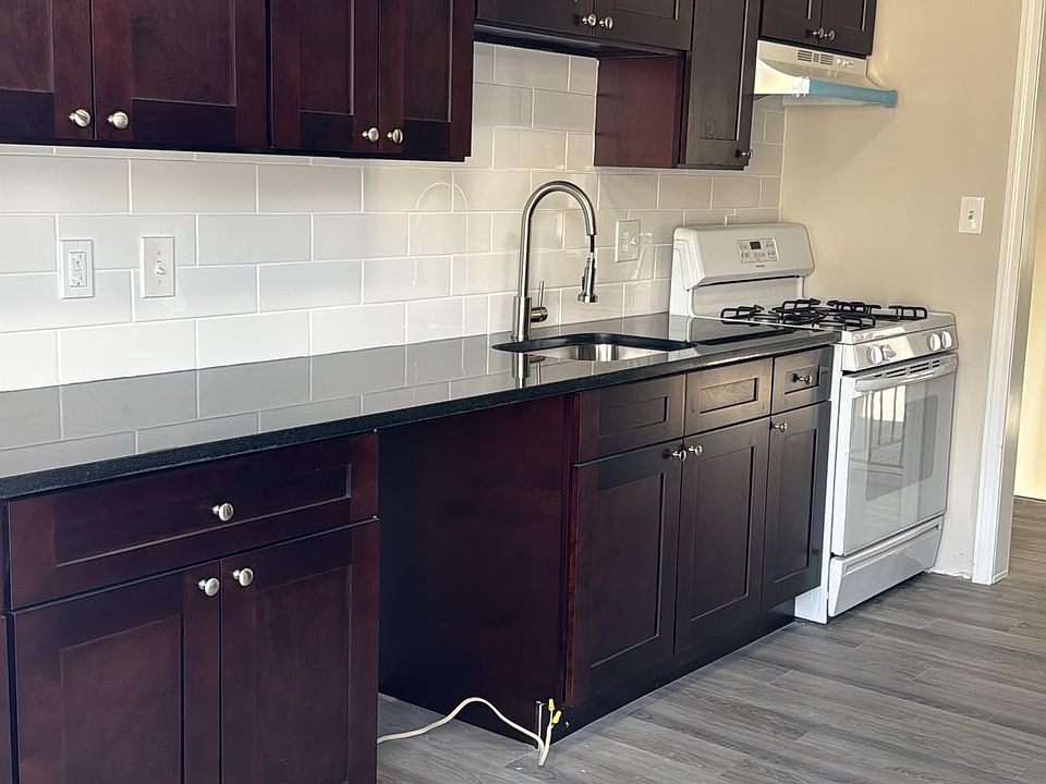 1st image of 32 Marlin Dr