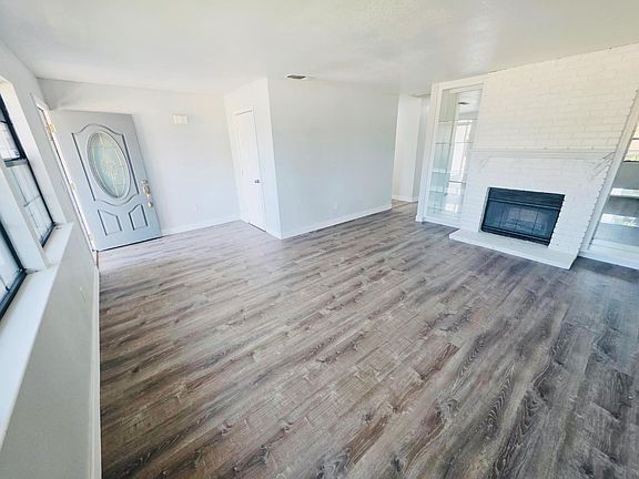 2nd image of 1450 Oak Nob Way