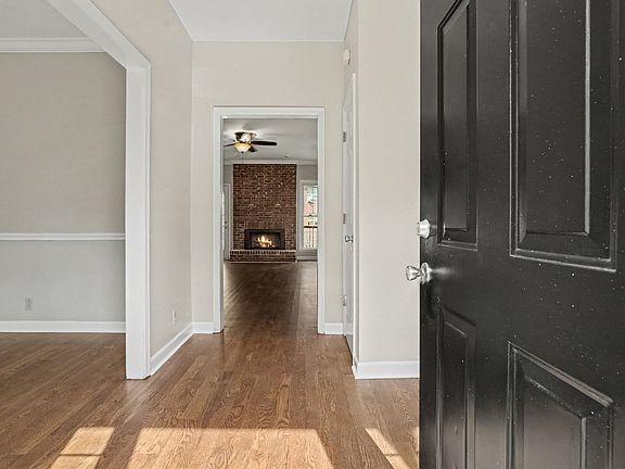3rd image of 2403 Franklin Ln