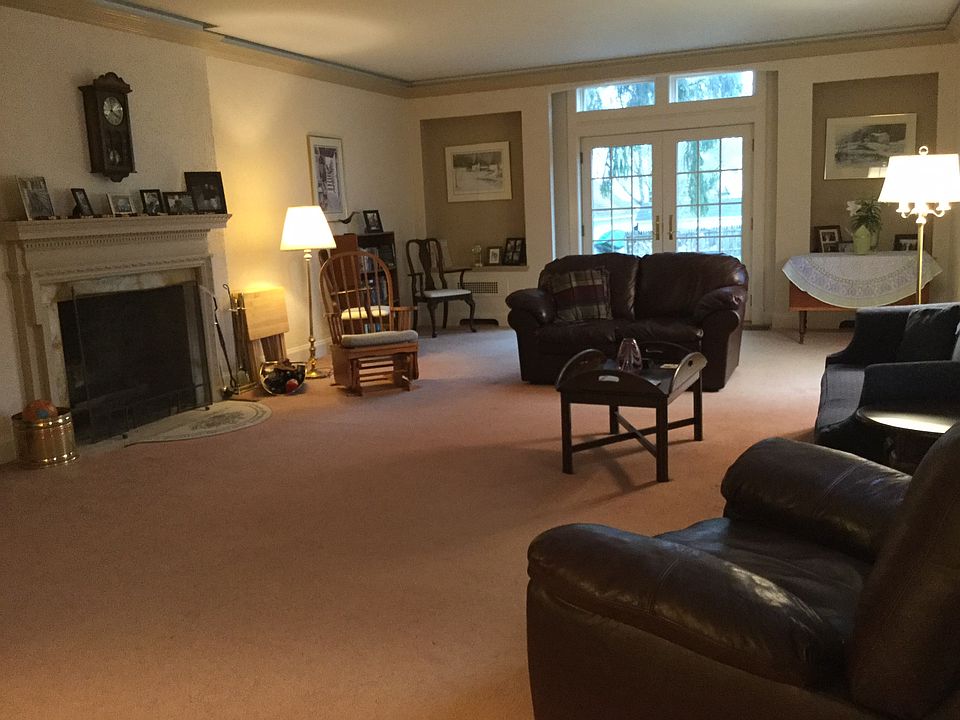 Large living room (18’ x 34’