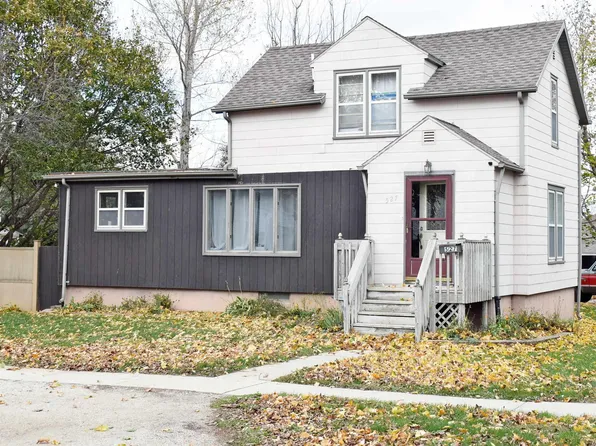 527 Park St, Osage, IA 50461