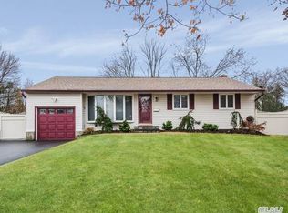 33 Bluegrass Ln, Commack, NY 11725