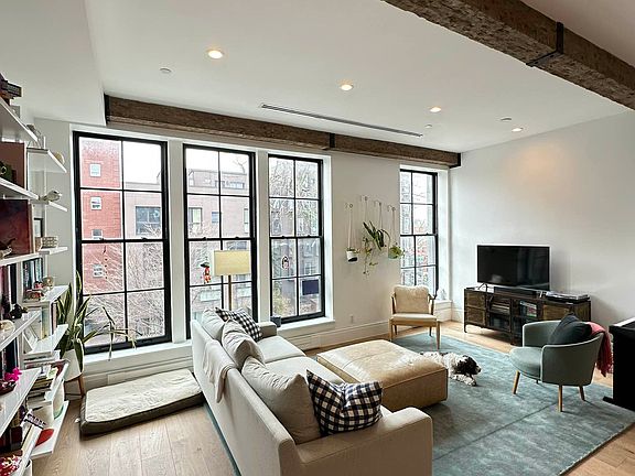 4th image of 135 Sackett St #3