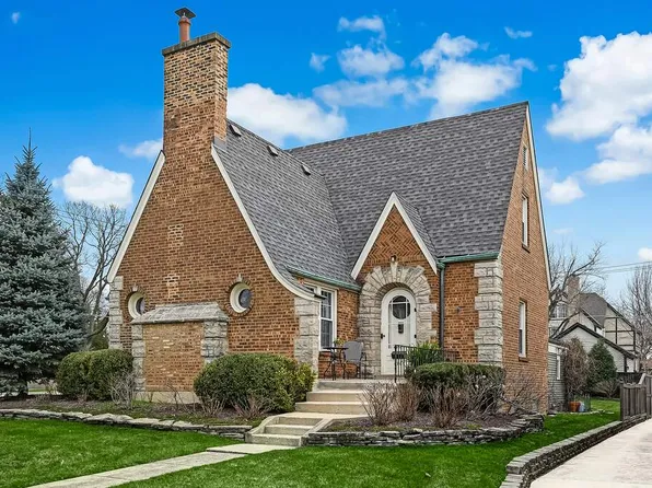 4701 Woodland Ave, Western Springs, IL 60558