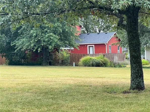 1004 W 14th St, Eudora, KS 66025