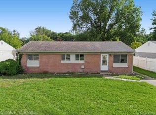 27031 Leroy St, Taylor, MI 48180