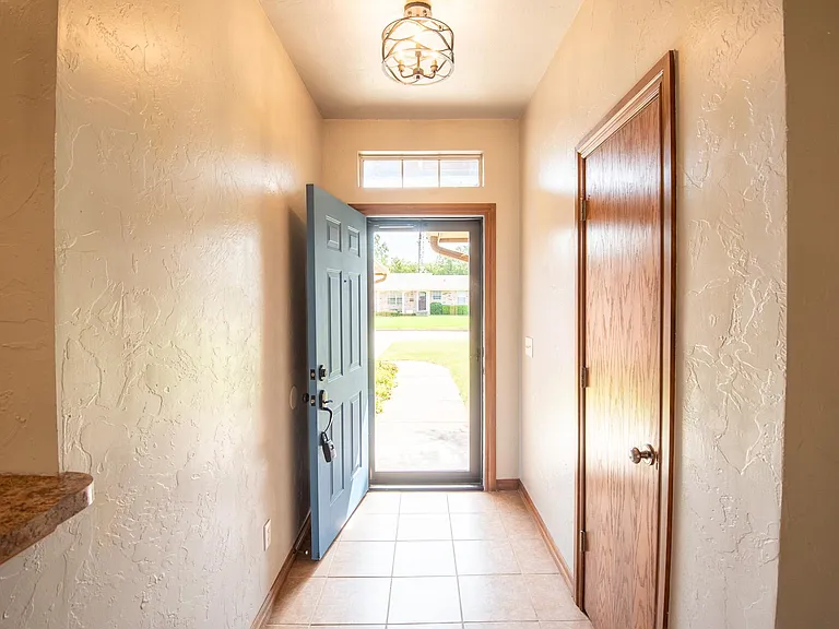 Entryway with closet