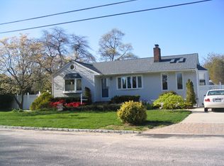 57 Dubois Rd, West Islip, NY 11795