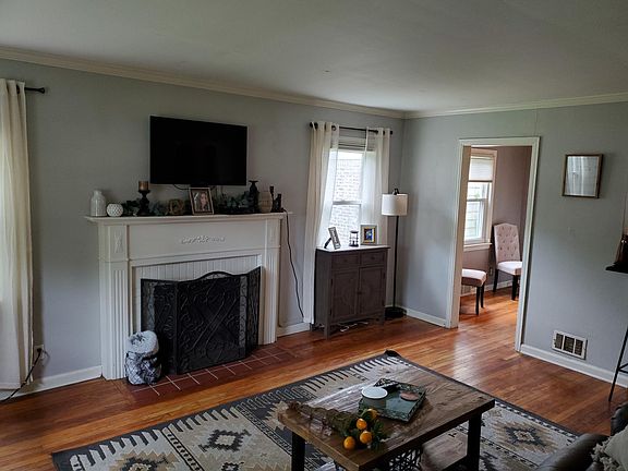 4th image of 2417 E 58th St