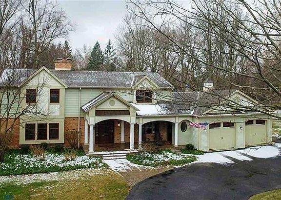 3rd image of 19110 Farmington Ln