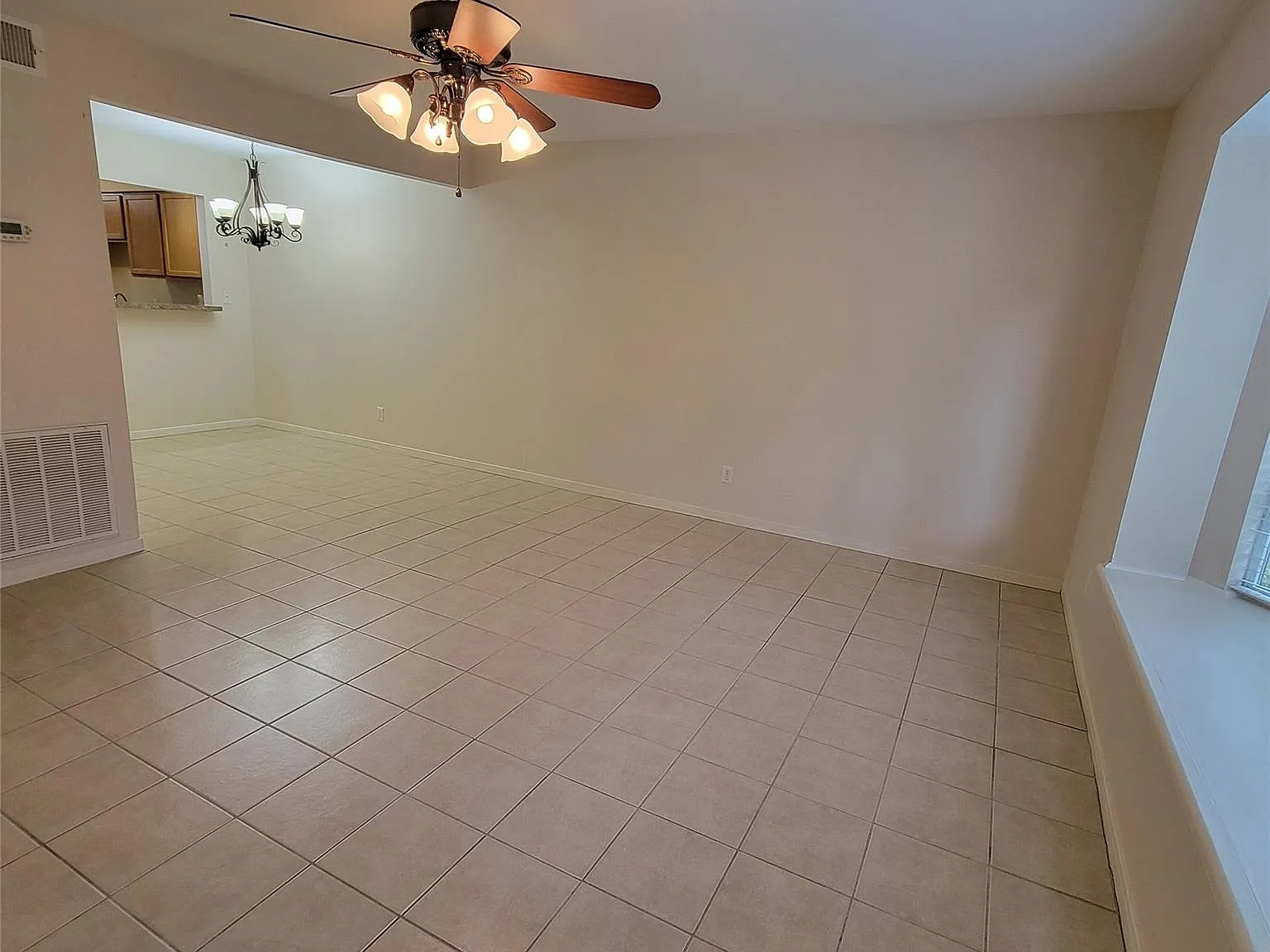 1 bed, 1.0 bath, 736 sqft, $975 — Photo 3