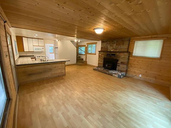 4th image of 78 Margaret Dr